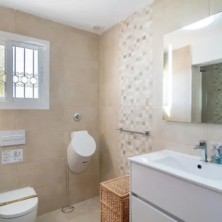 Mit Privatpool Fuer 6 Personen Ca 120 Qm In Nerja, Andalusien Costa Del Sol Holiday home